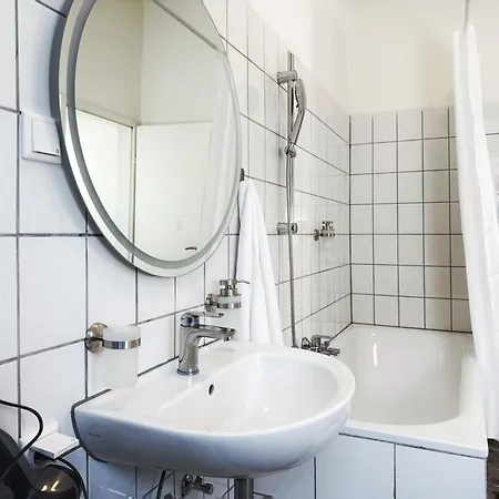 2-schlafzimmer-apartment Bis 4 Pers - Naehe Hbf & Messe Dus